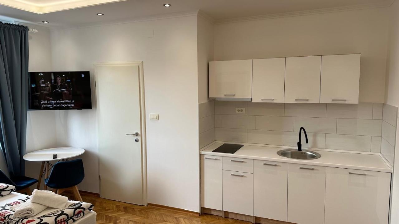 Iris Oasis Apartment Split Exterior photo